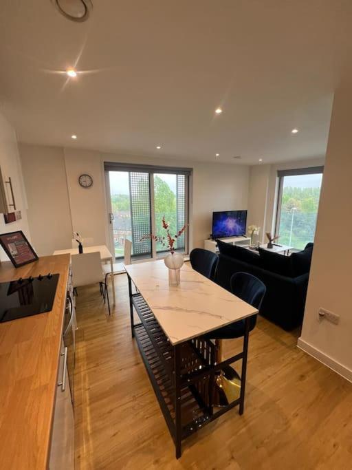 2 Bed Corner Apartment With Gym Manchester Luaran gambar