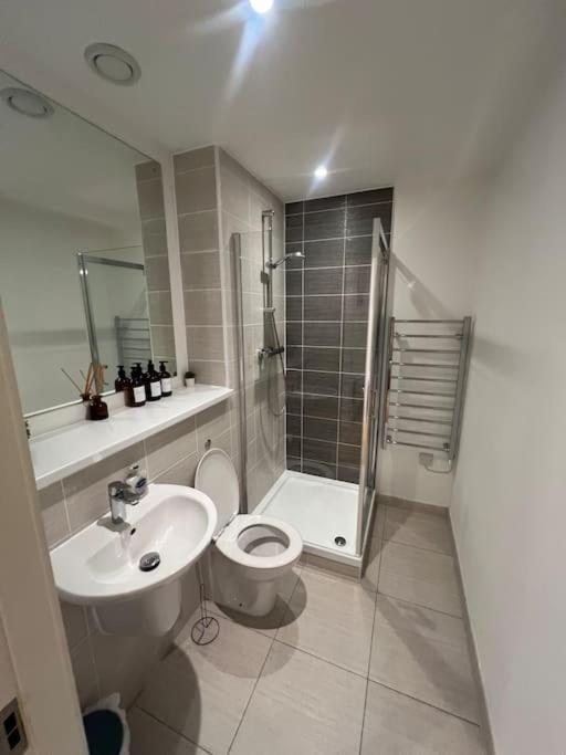 2 Bed Corner Apartment With Gym Manchester Luaran gambar
